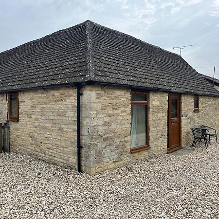 Tupenny Cottage, Old Mill Farm, Cotswold Water Park Сайренстер Экстерьер фото