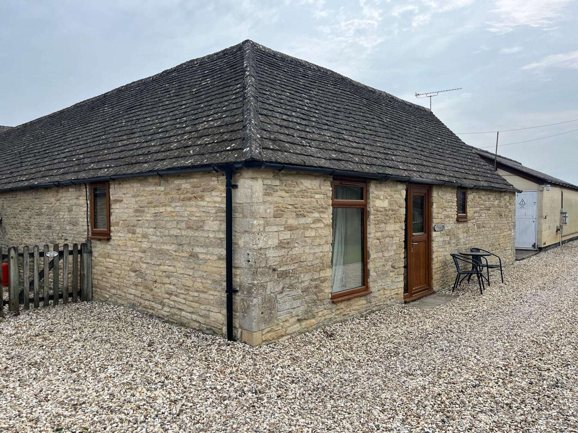 Tupenny Cottage, Old Mill Farm, Cotswold Water Park Сайренстер Экстерьер фото