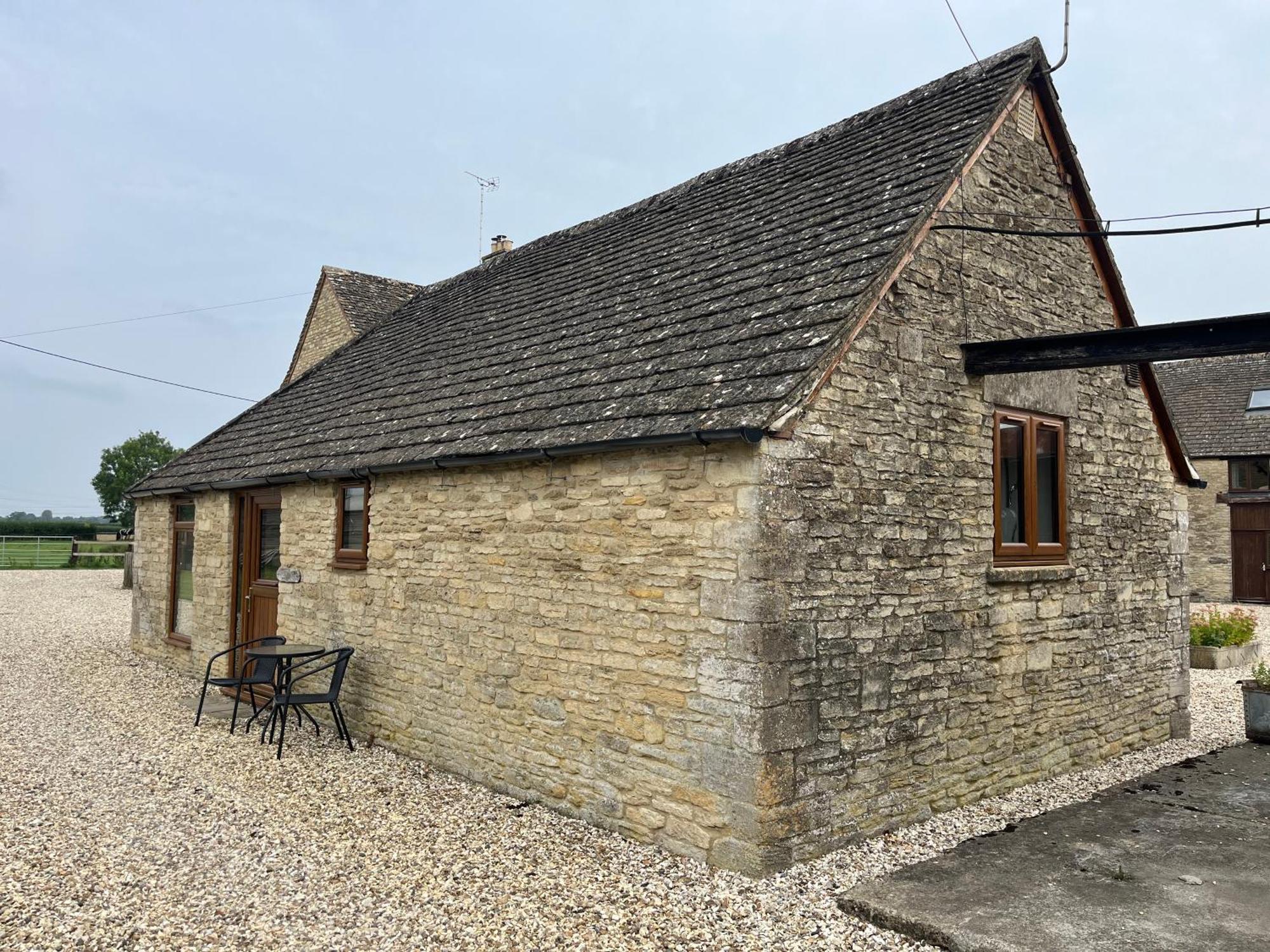 Tupenny Cottage, Old Mill Farm, Cotswold Water Park Сайренстер Экстерьер фото