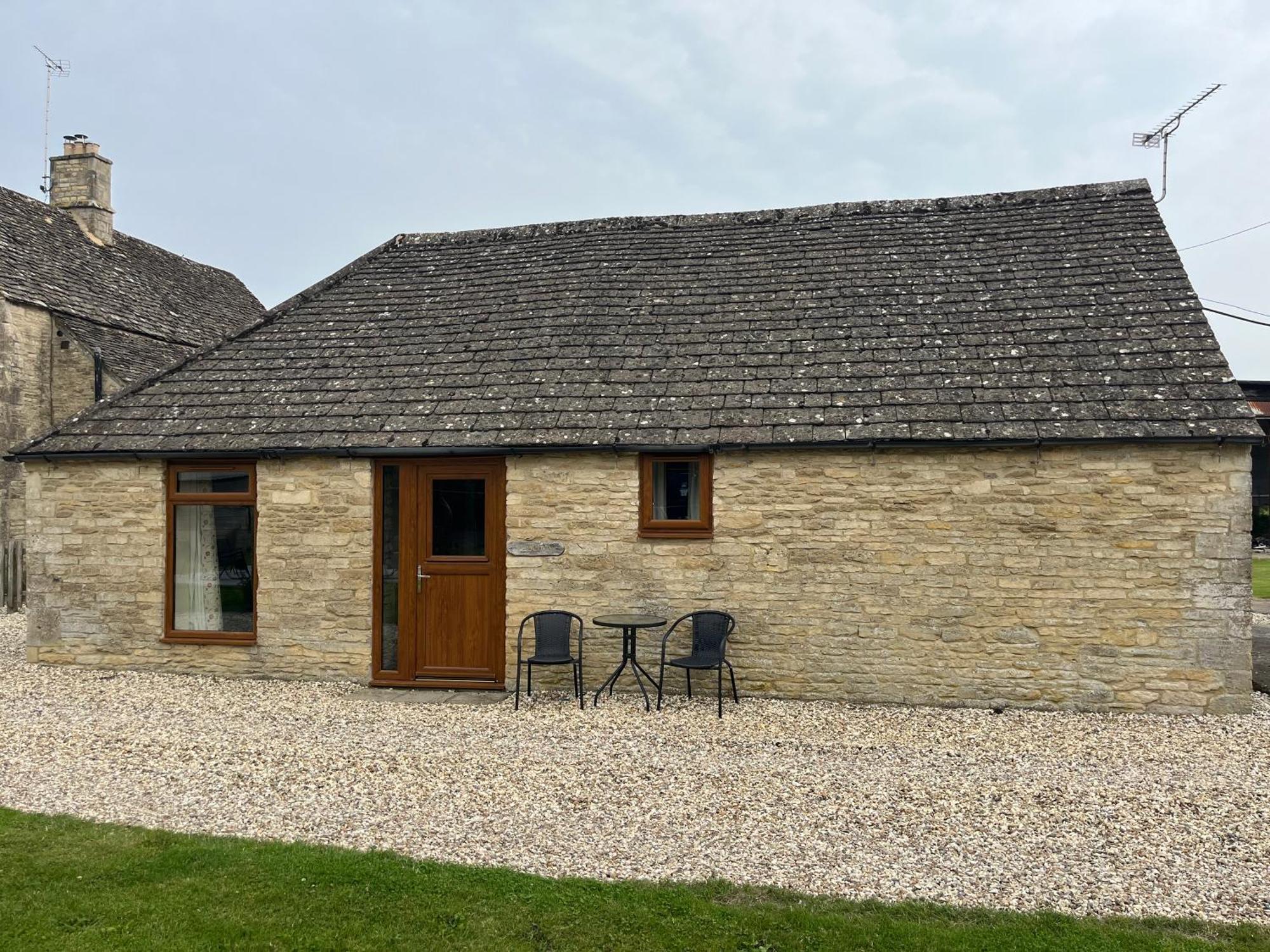 Tupenny Cottage, Old Mill Farm, Cotswold Water Park Сайренстер Экстерьер фото